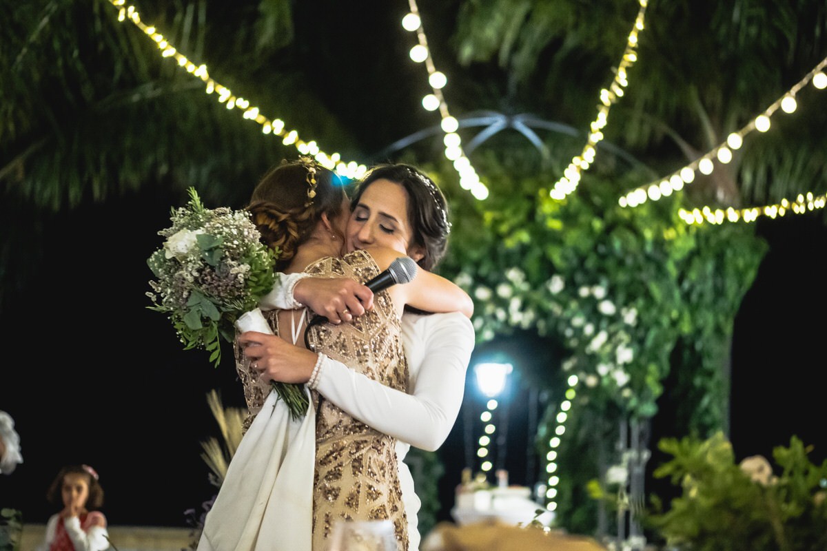 The bride hugs her sister